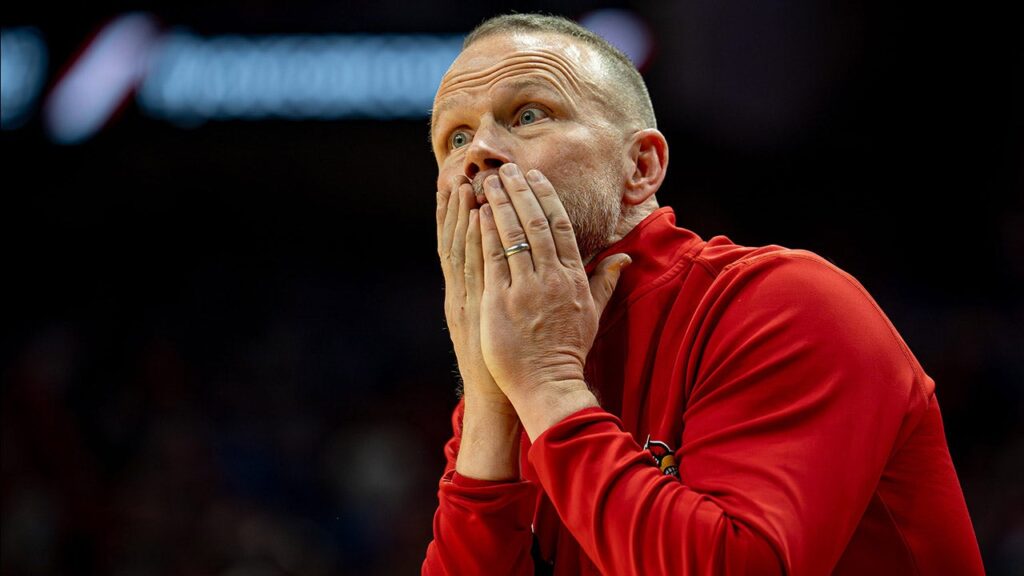 NCAA basketball: Louisville head coach suffers weird finger harm | USAEMALL.com