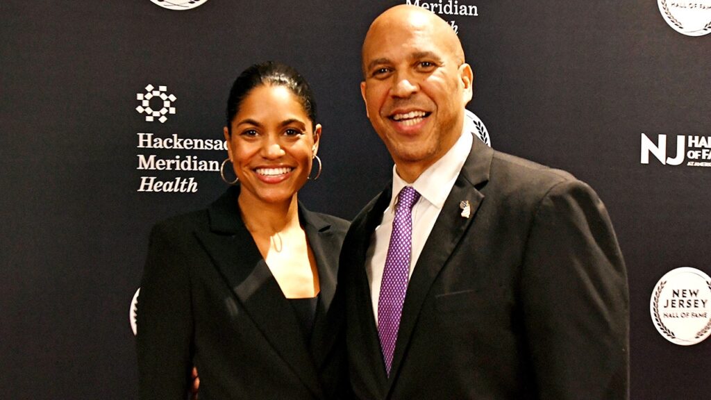Sen. Cory Booker marries fiancé Alexis Lewis in non-public Washington ceremony | USAEMALL.com