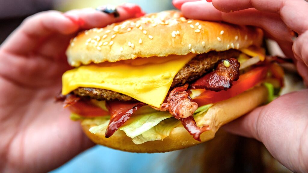 Cheapest locations to eat a cheeseburger meal | USAEMALL.com