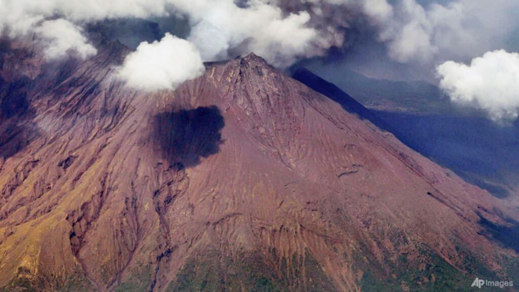 Ashfall warning in Japan as volcano erupts | USAEMALL.com