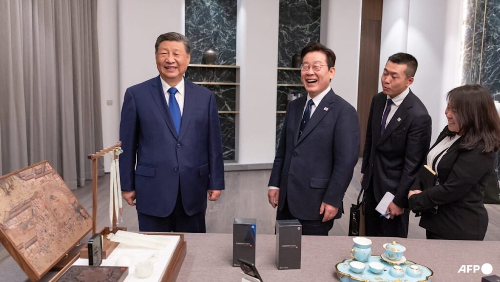 Xi jokes about spying with Chinese telephone present for South Korea’s Lee | USAEMALL.com
