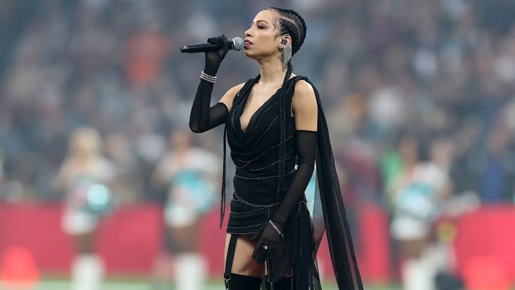 Singer’s outfit selection at NFL sport sparks debate on social media | USAEMALL.com