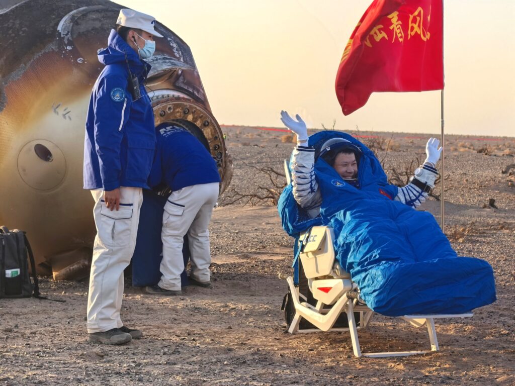 China sends spacecraft to select up stranded astronauts | Space News | USAEMALL.com