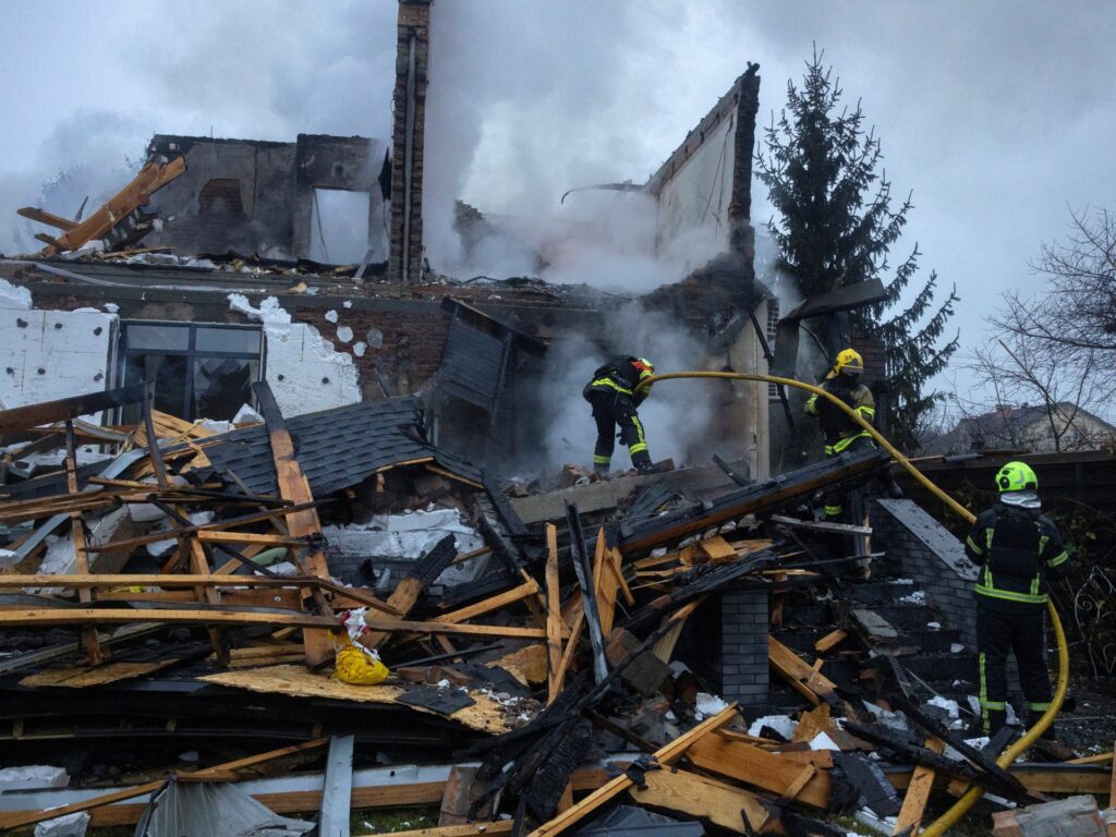 Russian strikes on Kyiv kill three as Ukraine envoys journey to US for talks | Russia-Ukraine conflict News | USAEMALL.com