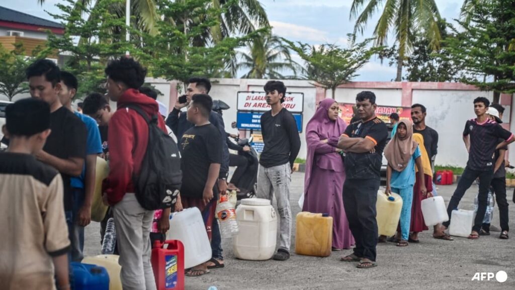Frustration in Indonesia as flood survivors await support | USAEMALL.com