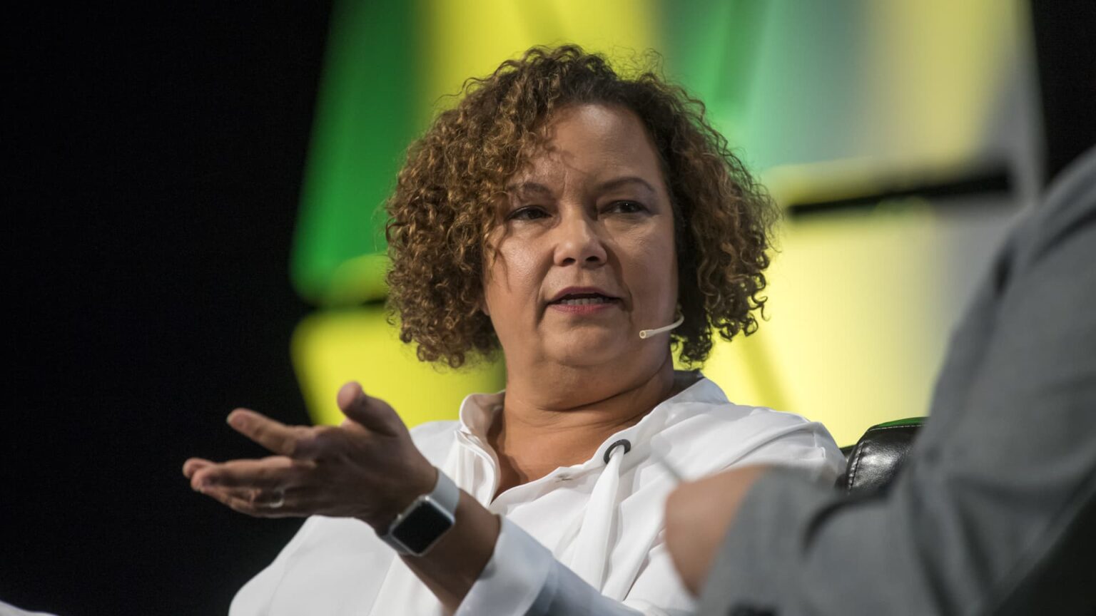 Apple declares departure of Lisa Jackson and Kate Adams | USAEMALL.com