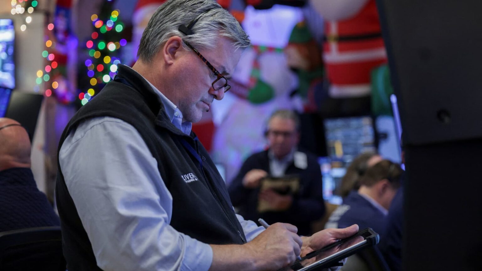 U.S. shares hit data regardless of AI-led tech slide | USAEMALL.com