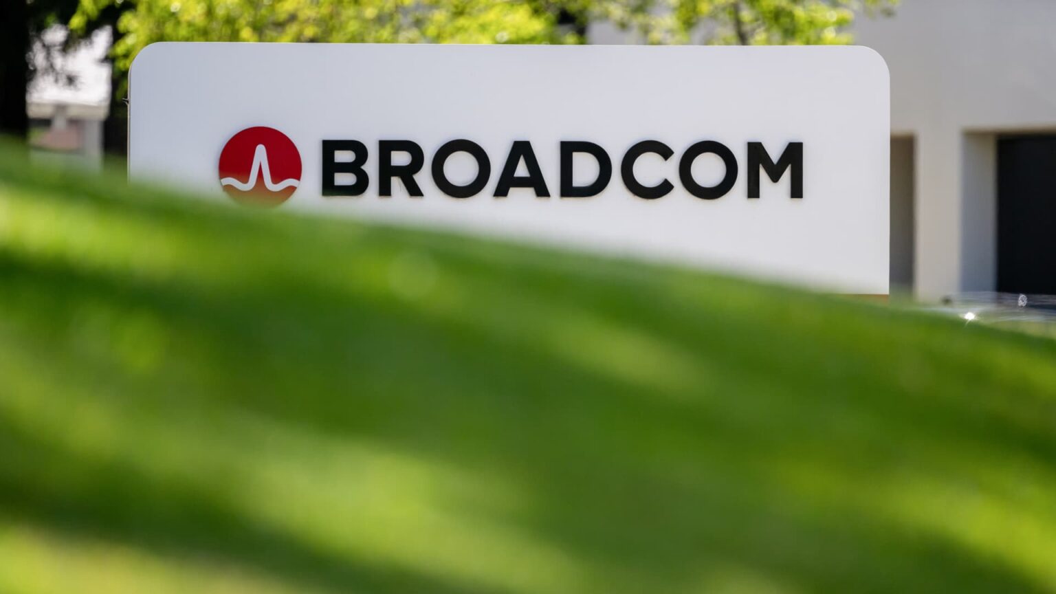 Investors unload tech regardless of regular Broadcom numbers | USAEMALL.com