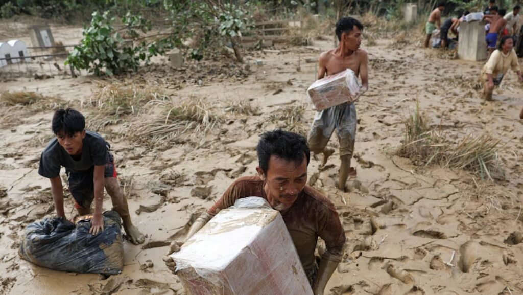 Starvation fears as Indonesia flood deaths rise over 900 | USAEMALL.com