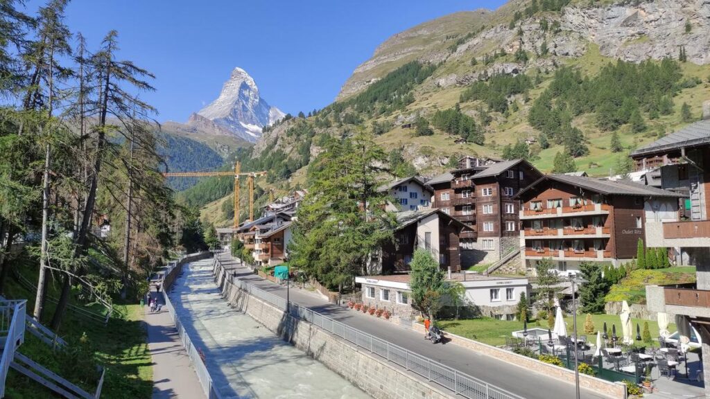 A Swiss alpine resort in nice fettle | USAEMALL.com