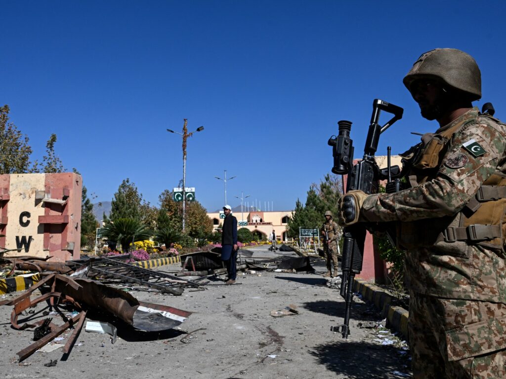 Afghan, Pakistani forces trade heavy hearth as tensions flare | Taliban News | USAEMALL.com