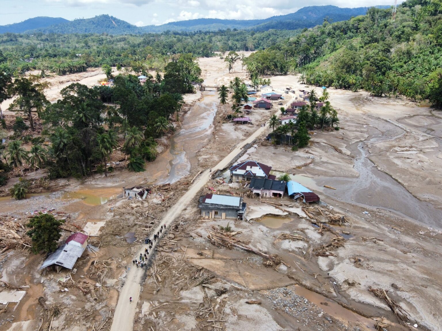‘I decided I’d die’: Indonesia’s flood victims recount tales of survival | Floods News | USAEMALL.com