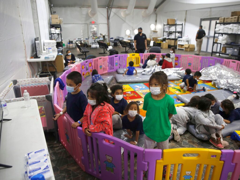 US authorities acknowledge immigrant kids held past court-set restrict | Donald Trump News | USAEMALL.com