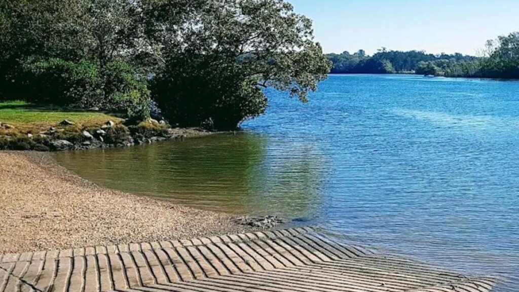 Man dies after getting caught within the mud off Logan boat ramp | USAEMALL.com