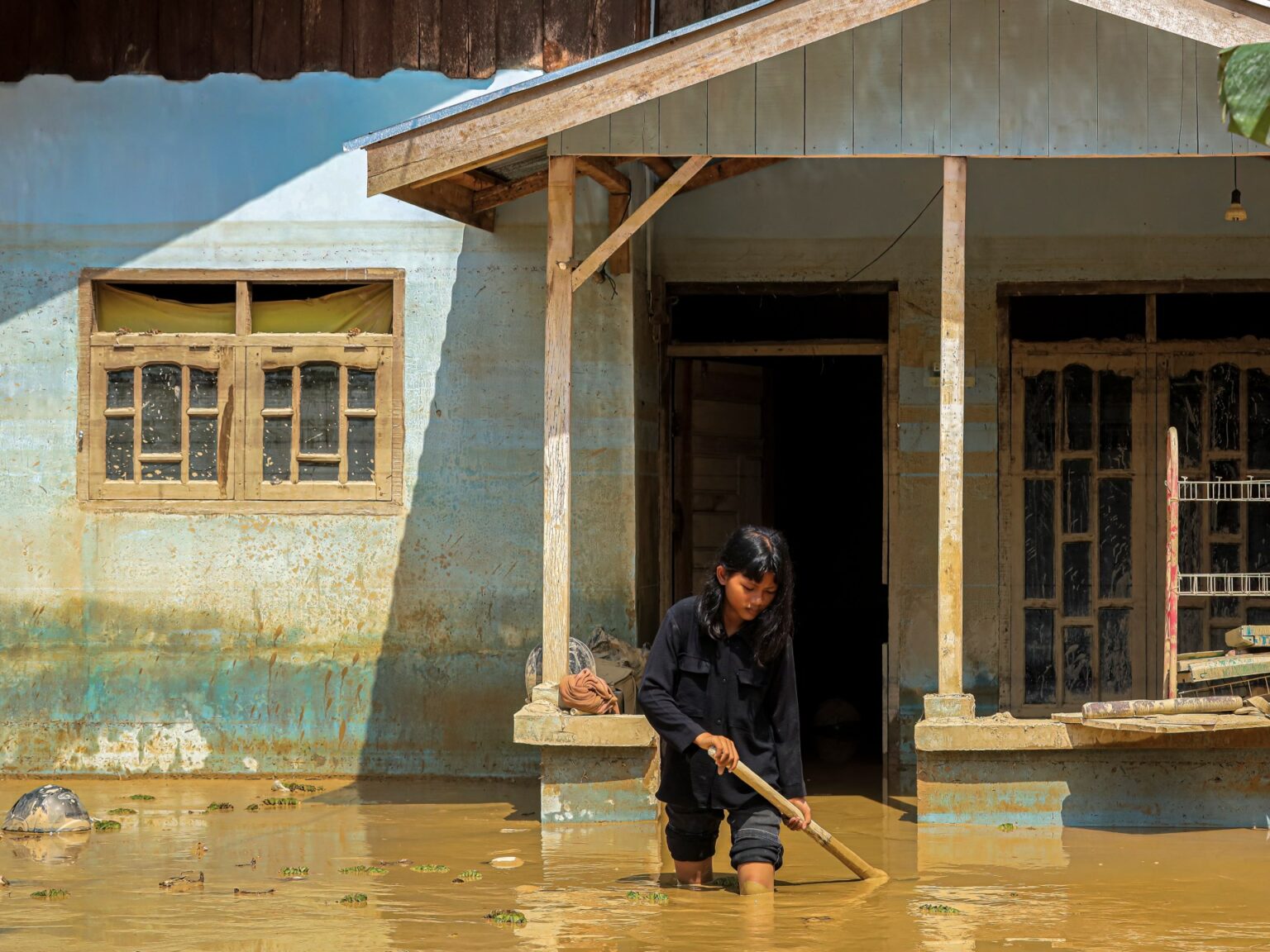 Heavy rains hamper restoration as loss of life toll from floods in Asia exceeds 1,750 | Climate Crisis News | USAEMALL.com