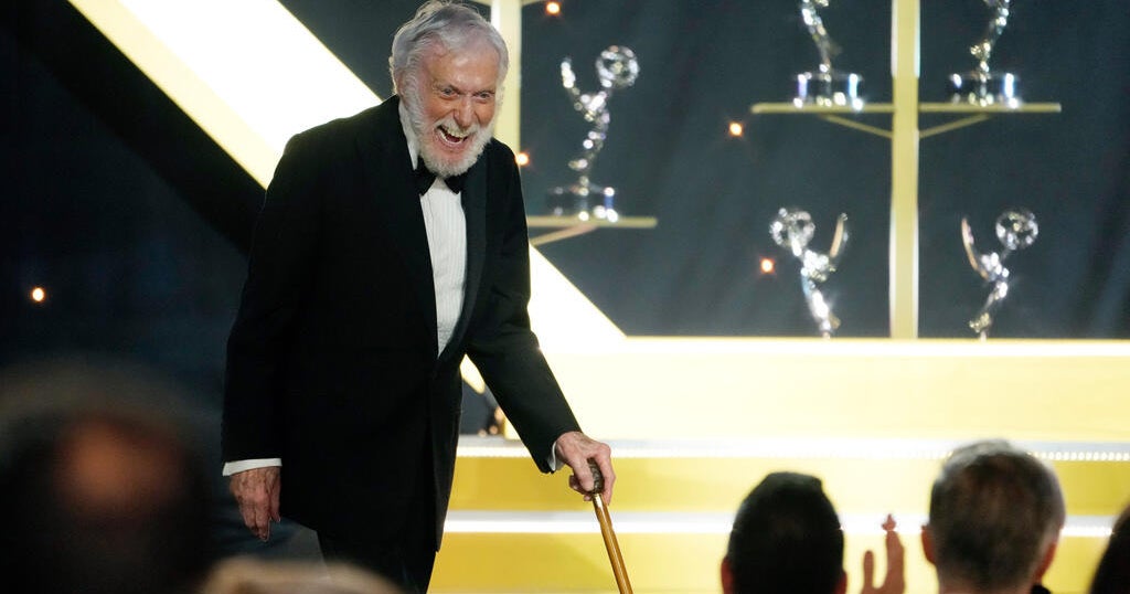 Comedy icon Dick van Dyke celebrates turning 100: “I still try to dance” | USAEMALL.com