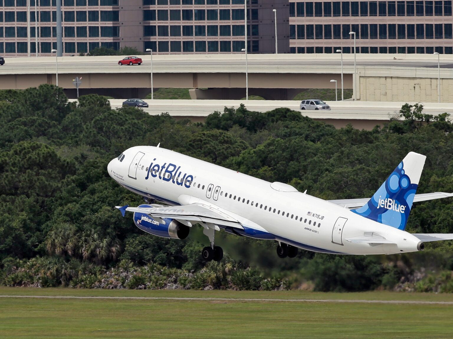 JetBlue flight close to Venezuela avoids ‘midair collision’ with US tanker | Donald Trump News | USAEMALL.com