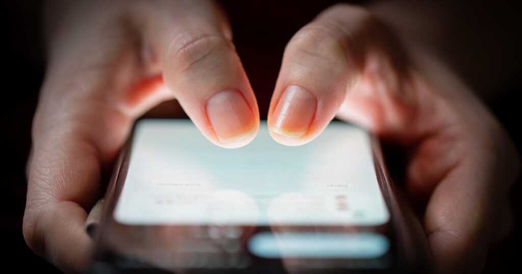 Children who’ve smartphones by age 12 are at elevated threat of well being issues, new examine finds | USAEMALL.com