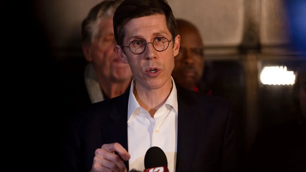 Providence mayor, police chief applauded at basketball recreation after Brown probe | USAEMALL.com