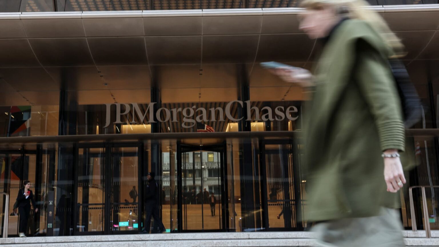 JPMorgan is decrease after better-than-expected outcomes. Is it a shopping for alternative? | USAEMALL.com