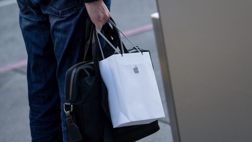 Stocks making the most important strikes after hours: AAPL, HOOD, V, SNDK | USAEMALL.com