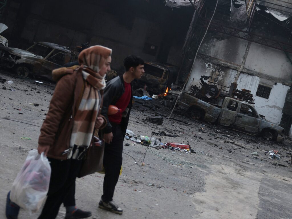 Syrians in Kurdish areas of Aleppo choose up items after clashes | Syria’s War News | USAEMALL.com