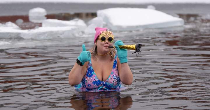 Canadians ring in 2026 with ‘invigorating’ polar plunges throughout the nation | USAEMALL.com