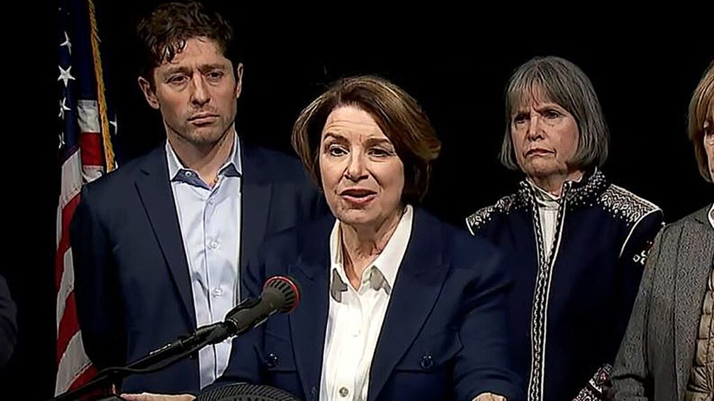 Minneapolis mayor, Klobuchar demand ICE exit state after one other deadly capturing | USAEMALL.com