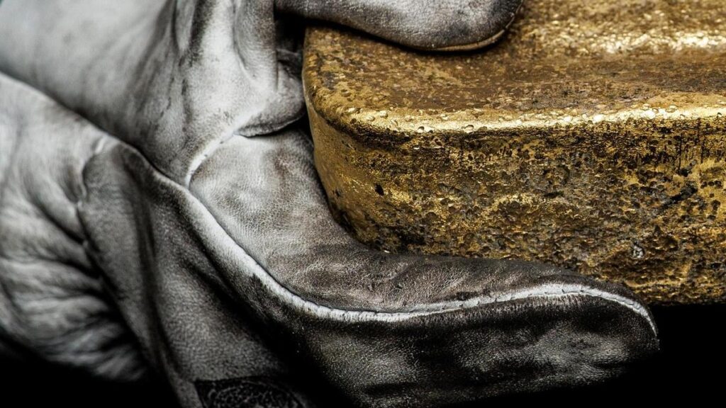 Fears of recent US-Iran battle gas record-breaking surge in gold worth | USAEMALL.com