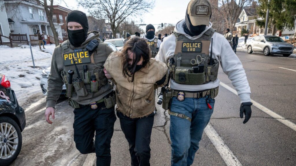 Conservatives threaten LinkedIn boycott after submit removing | USAEMALL.com