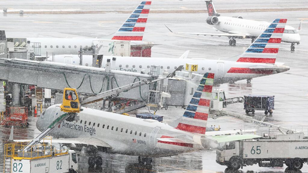 Airlines cancel 1000’s of flights as blizzard cripples East Coast | USAEMALL.com