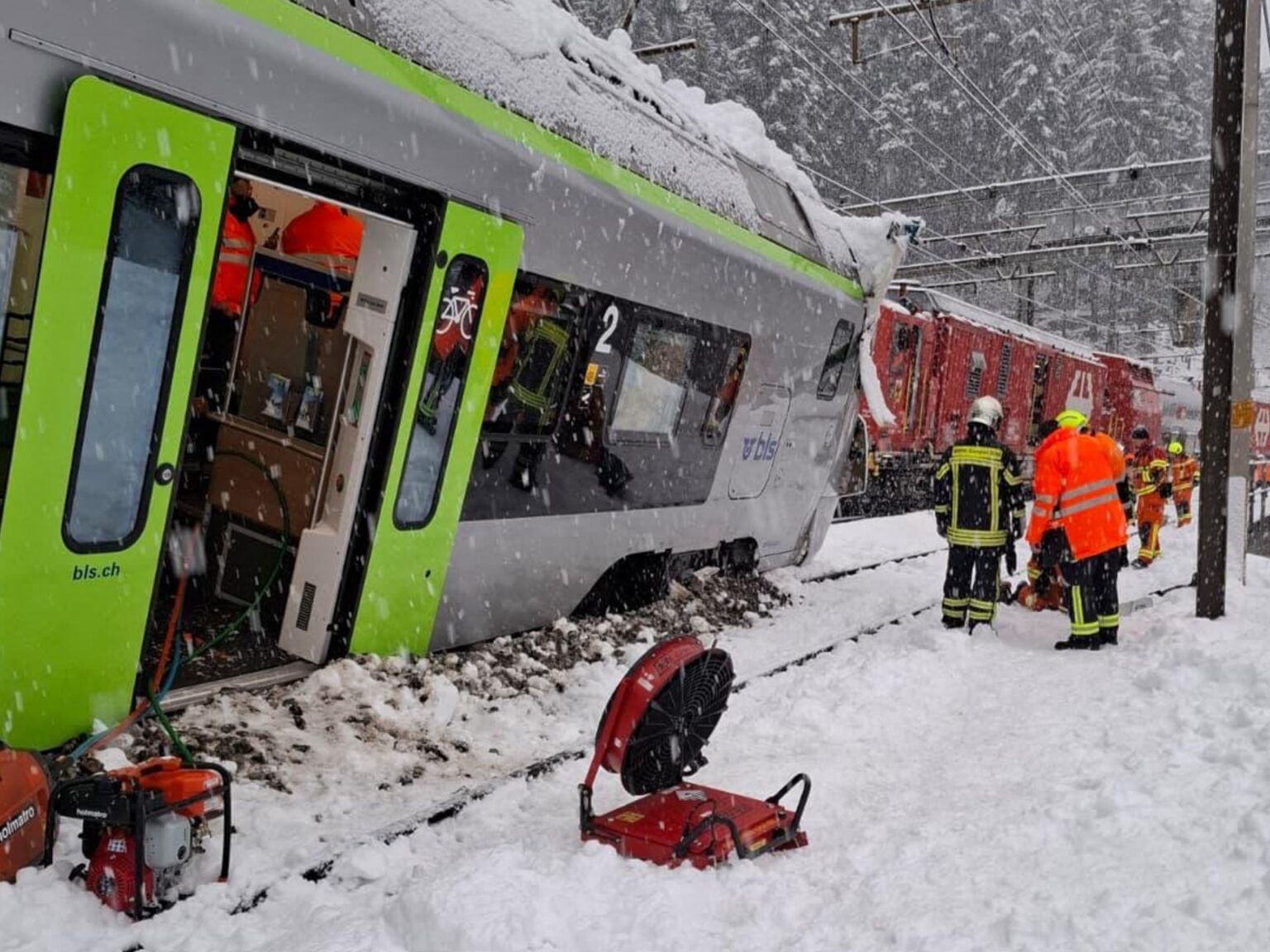 Train derails in Switzerland, injuring 5 amid avalanches within the Alps | Environment News | USAEMALL.com