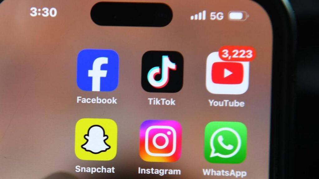 Breaking the social media habit cycle as adults | USAEMALL.com