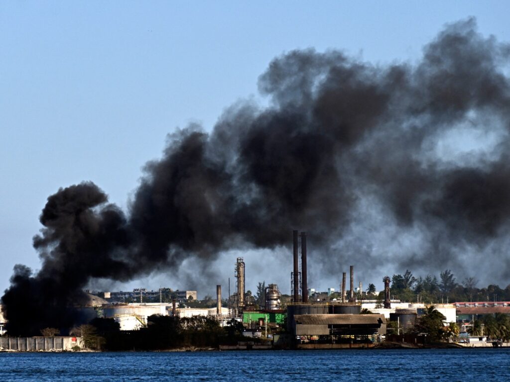 Fire at Havana oil refinery as Cuba’s gasoline disaster deepens | Humanitarian Crises News | USAEMALL.com