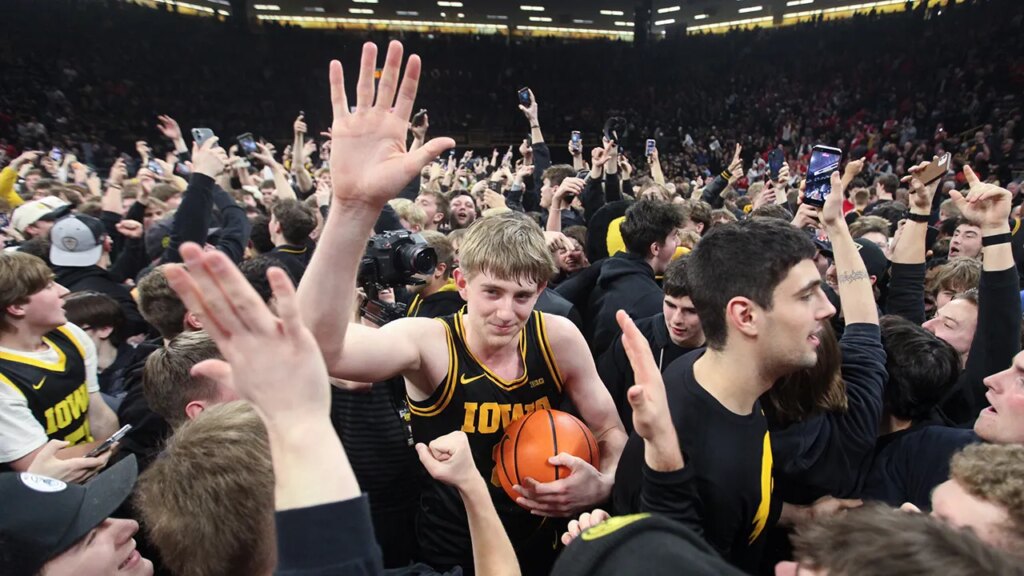 Iowa court docket storm results in coach smacking fan’s cellphone; apology issued by Hawkeyes | USAEMALL.com