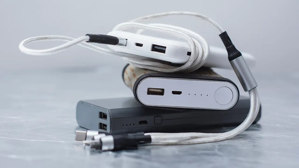 Portable charger explodes in mattress, leaves lady with chemical burns | USAEMALL.com