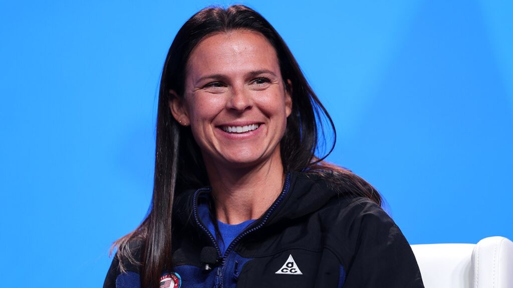 US hockey star Hilary Knight proposes to speedskater Brittany Bowe at Olympics | USAEMALL.com