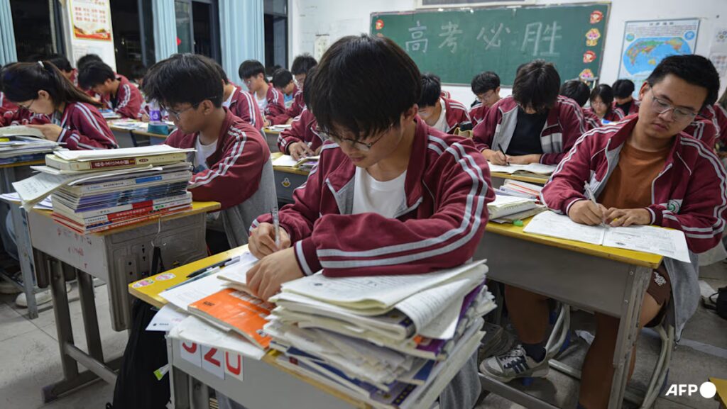 China proclaims coverage to ease educational strain on college students | USAEMALL.com
