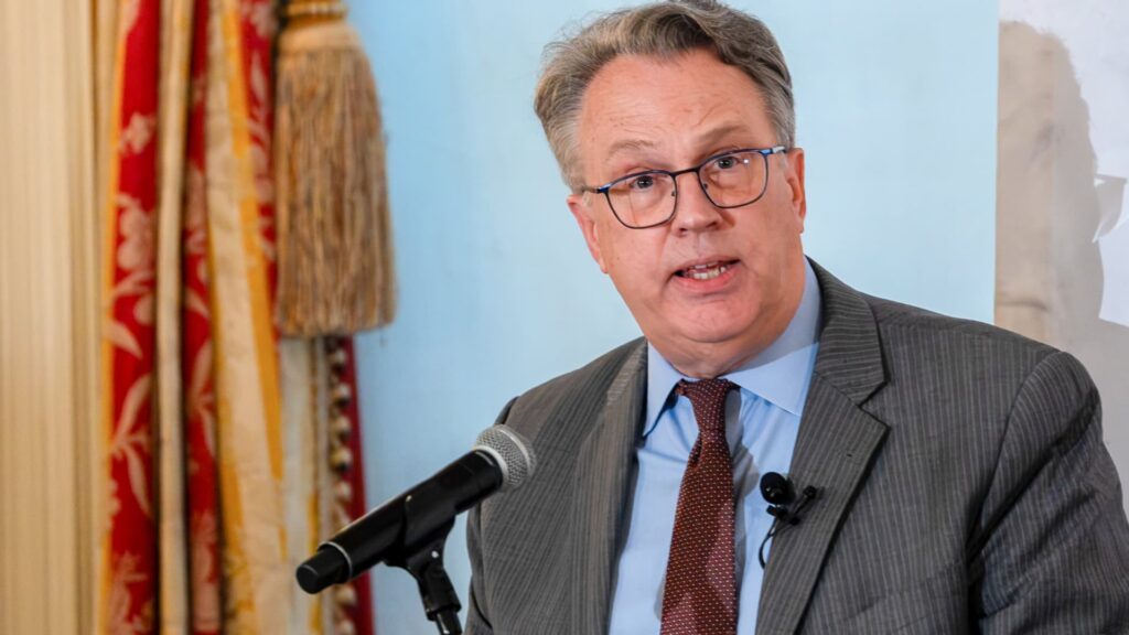 New York Fed’s Williams says tariff burden falls ‘overwhelmingly’ on the U.S. | USAEMALL.com