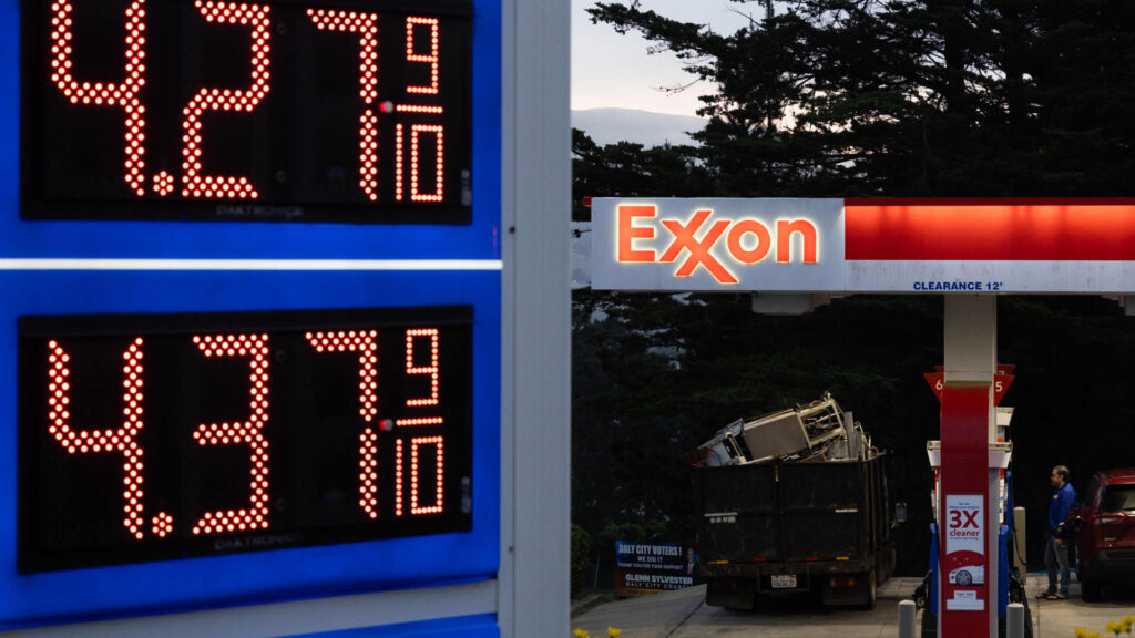 Stocks making the most important strikes premarket: XOM, LMT, UAL | USAEMALL.com