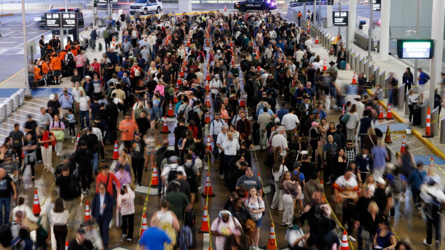 Pricy airfare, airport chaos check vacationers | USAEMALL.com