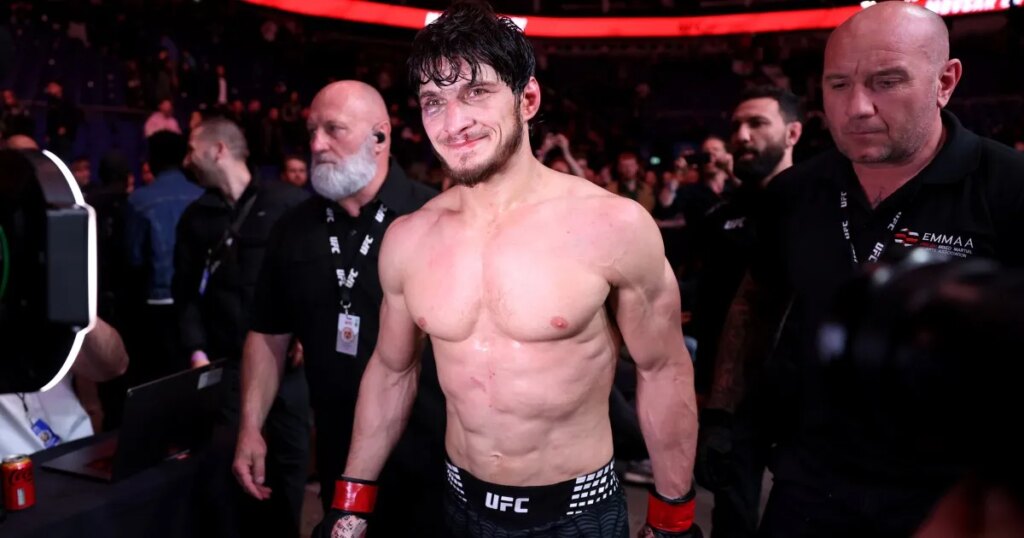 Evloev upsets Murphy, units up featherweight title shot towards Volkanovski | Mixed Martial Arts News | USAEMALL.com