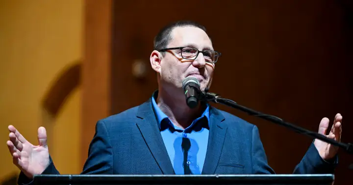 Avi Lewis elected as new federal NDP chief on 1st poll | USAEMALL.com