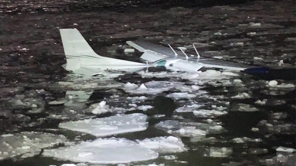 2 rescued after small airplane makes emergency touchdown in Hudson River | USAEMALL.com