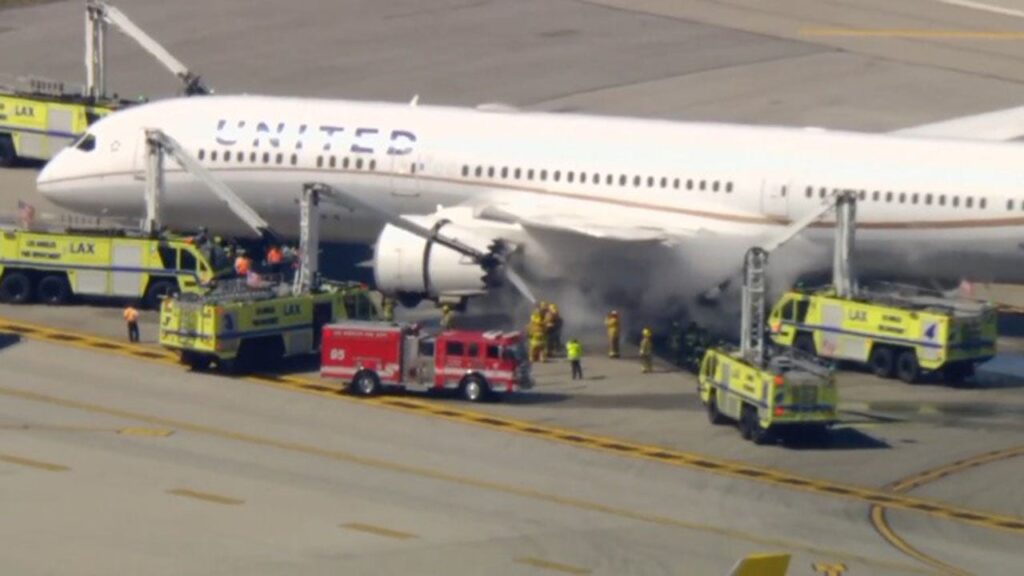 United flight 2127 makes emergency touchdown at LAX after engine difficulty | USAEMALL.com