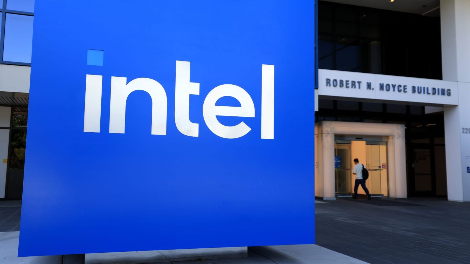 Intel inventory on historic 9-day profitable streak, up 58% | UNW