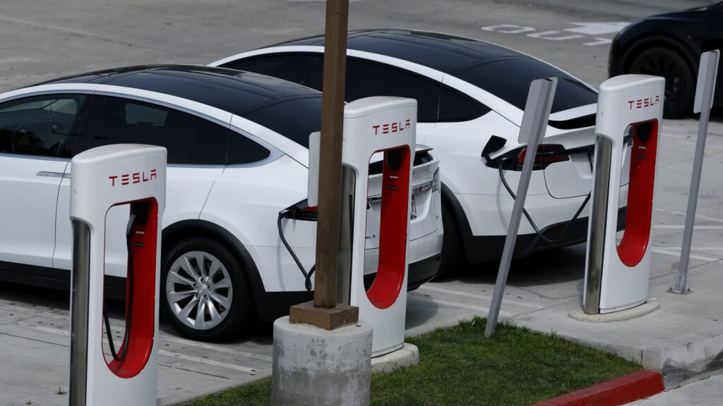 Tesla inventory pops as Elon Musk touts chip progress | UNW