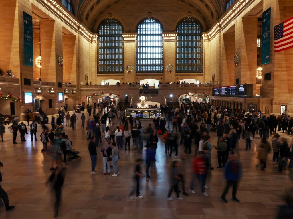 Machete-wielding man killed by police in New York’s Grand Central station | Crime News | UNW