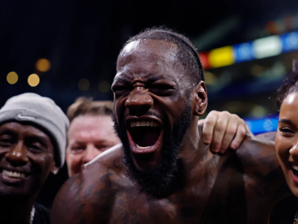 Wilder edges retiring Chisora in chaotic heavyweight boxing struggle | Boxing News | UNW