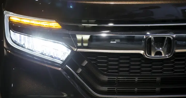 ‘They’re intense’: Transport Canada seeks suggestions on vivid car headlights | UNW